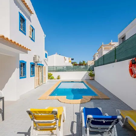 Naomi - Large Garden And Terrace Villa *