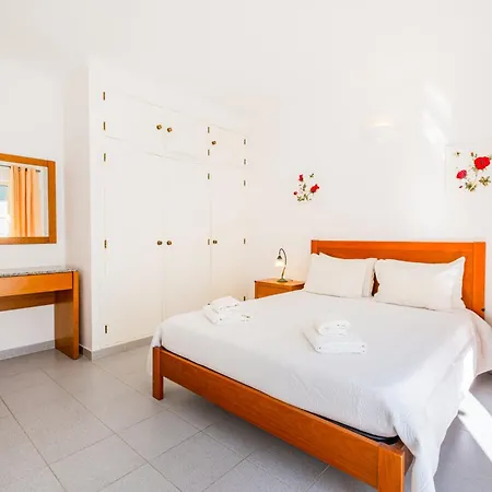 Naomi - Large Garden And Terrace * Albufeira