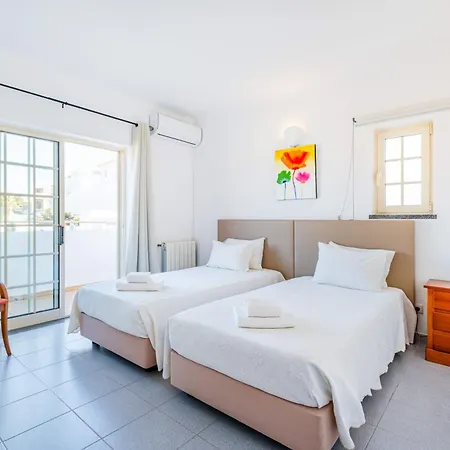 Naomi - Large Garden And Terrace Villa *