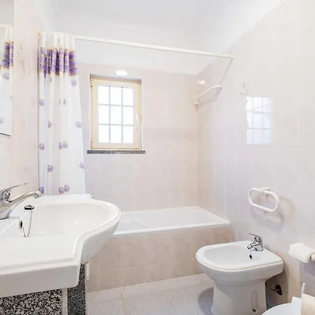 Naomi - Large Garden And Terrace Villa Albufeira