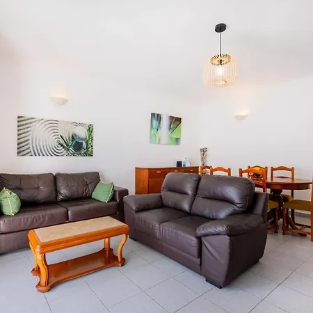 Naomi - Large Garden And Terrace Villa *