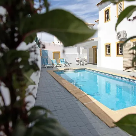 Naomi - Large Garden And Terrace Вилла Албуфейра