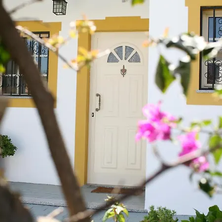 Naomi - Large Garden And Terrace Villa