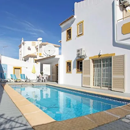 Naomi - Large Garden And Terrace Albufeira